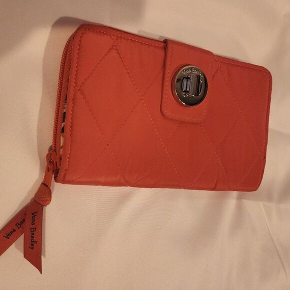 Vera Bradley RFID turn lock pink wallet like new - Picture 5 of 8